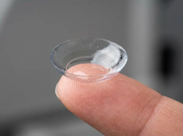 Toric contact lens design showing stabilization features for astigmatism correction
